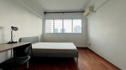 Blk 216 Jurong East Street 21 (Jurong East), HDB Executive #550801131